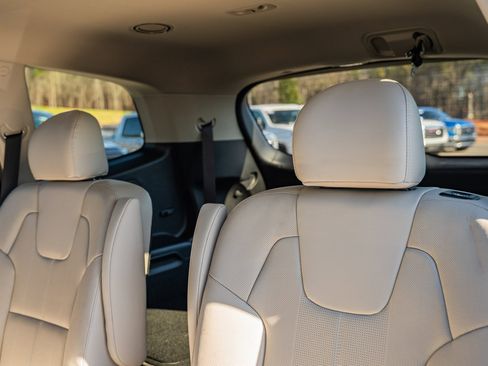 Used 2023 Kia Telluride EX w/ EX Captain's Chair Package image 21