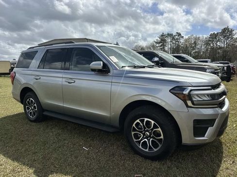 Used 2024 Ford Expedition XLT image 4