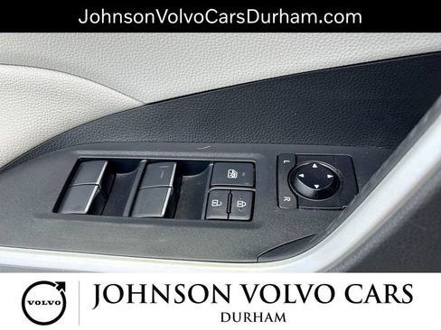 Used 2021 Toyota RAV4 XLE Premium AWD/4WD image 18