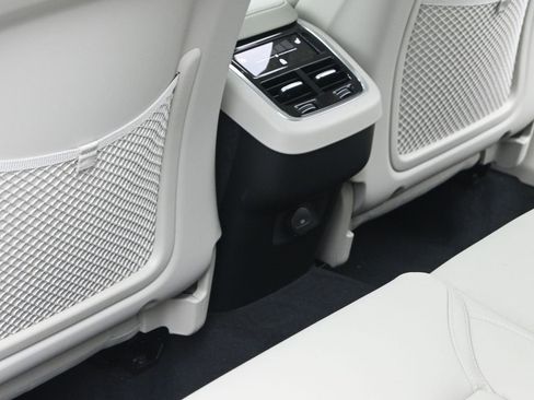 New 2026 Volvo XC60 B5 Ultra w/ Protection Package Premier image 30