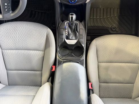 Used 2017 Hyundai Santa Fe SE image 18