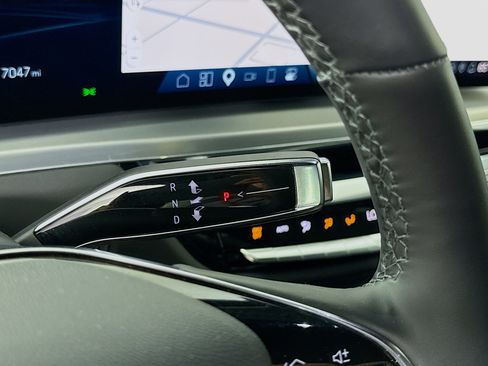 Used 2025 Cadillac Lyriq Luxury image 17