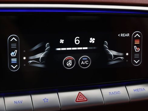 Used 2023 Genesis GV70 2.5T w/ Sport Prestige Package image 8