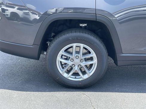 New 2025 Jeep Grand Cherokee L Laredo w/ Luxury Tech Group I image 37