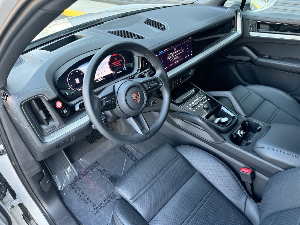 Certified 2025 Porsche Cayenne AWD/4WD image 4