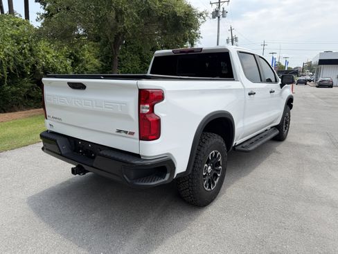 Used 2024 Chevrolet Silverado 1500 ZR2 AWD/4WD image 3