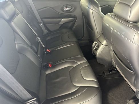 Used 2019 Jeep Cherokee High Altitude image 32