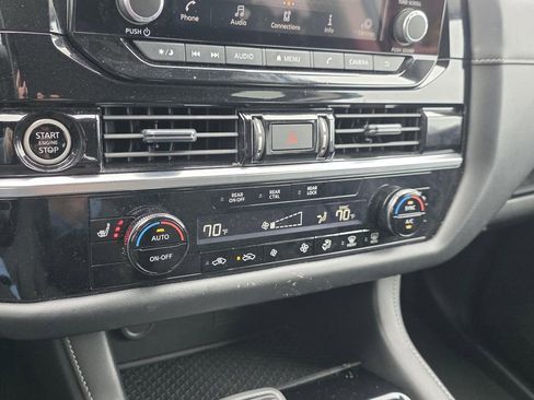 Used 2024 Nissan Pathfinder SV FWD image 20