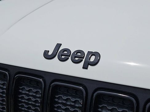 Used 2023 Jeep Renegade Altitude w/ Sun/Sound Group AWD/4WD image 32