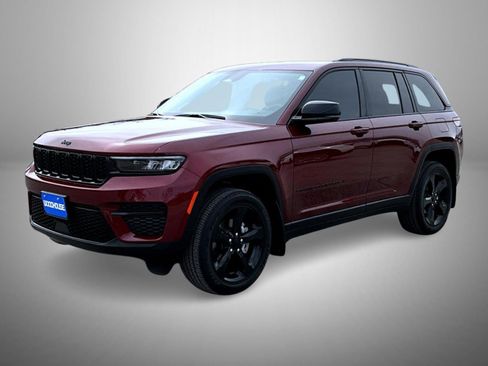 Used 2023 Jeep Grand Cherokee Altitude image 1