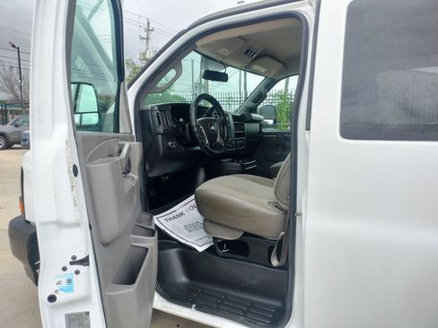 Used 2017 Chevrolet Express 2500 LS image 21