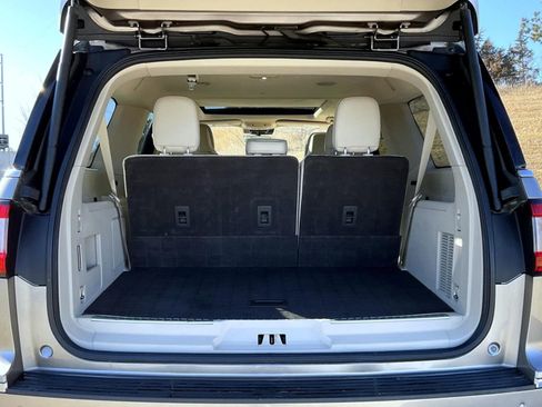Used 2019 Lincoln Navigator L Reserve image 24