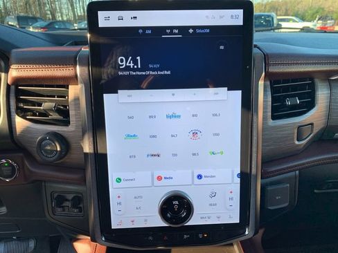 Used 2024 Ford Expedition Limited image 23