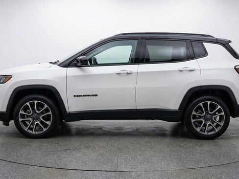 Used 2025 Jeep Compass Trailhawk AWD/4WD image 5