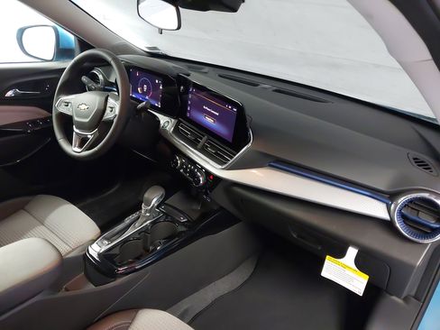 Used 2025 Chevrolet Trax LT w/ Driver Confidence Package image 29