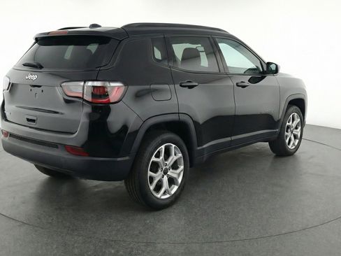 Used 2025 Jeep Compass Latitude image 9