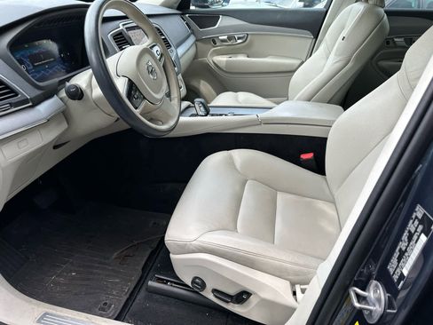 Used 2024 Volvo XC90 B5 Core w/ Protection Package AWD/4WD image 27