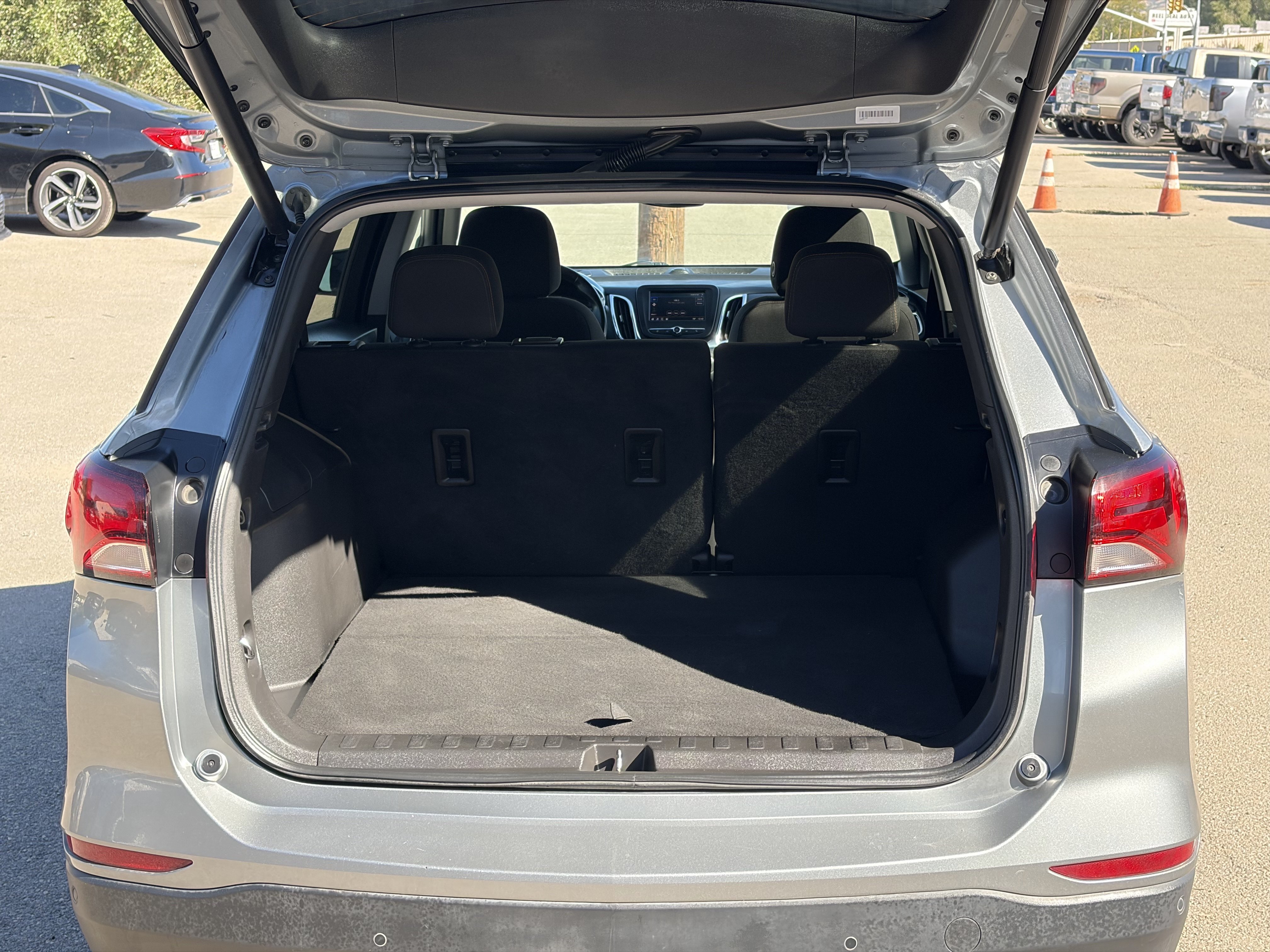 Used 2023 Chevrolet Equinox LT w/ Driver Convenience Package AWD/4WD image 23