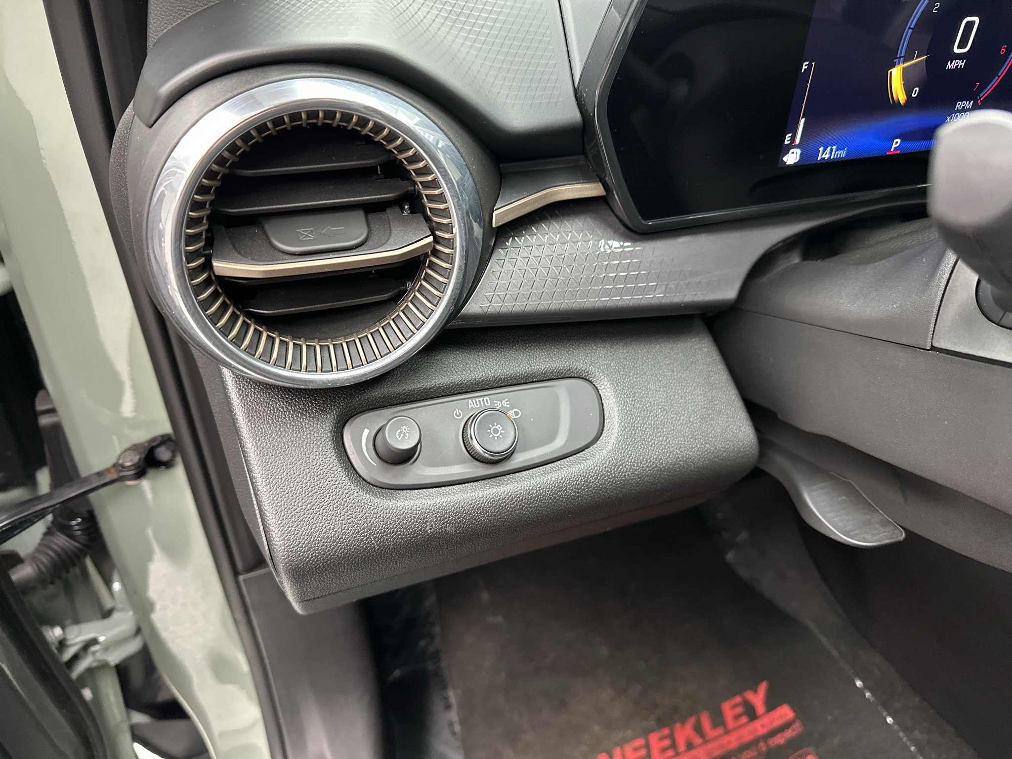 Used 2025 Chevrolet Trax ACTIV w/ Driver Confidence Package FWD image 4