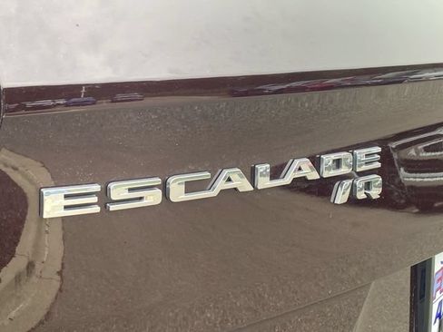 Used 2025 Cadillac Escalade IQ Luxury 2 w/ LPO, Premium Carpet Package AWD/4WD image 31