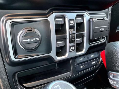 Used 2022 Jeep Gladiator Sport AWD/4WD image 32