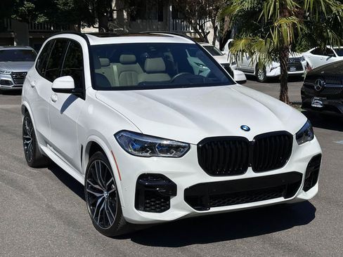 Used 2022 BMW X5 xDrive40i w/ M Sport Package AWD/4WD image 42