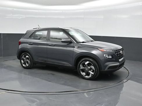 Used 2024 Hyundai Venue SEL FWD image 6