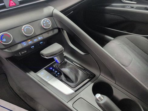 Used 2023 Hyundai Elantra SE w/ Cargo Package image 24