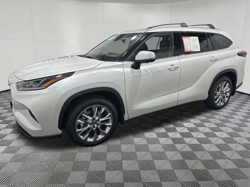Used 2026 Toyota Highlander Limited AWD/4WD image 4