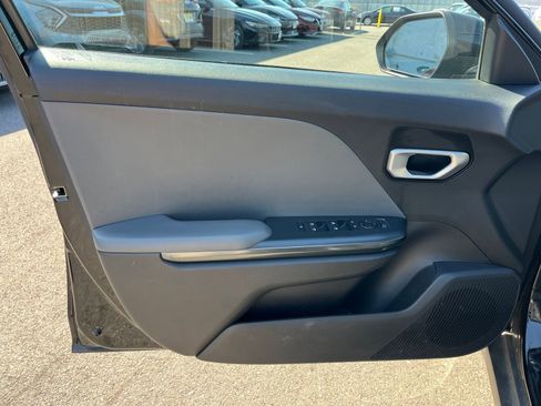 Used 2025 Kia K4 LXS image 18