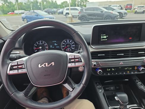 Used 2022 Kia Telluride EX w/ EX Premium Package FWD image 14