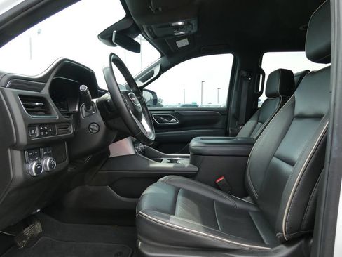 Used 2024 GMC Yukon SLT w/ SLT Luxury Package AWD/4WD image 24