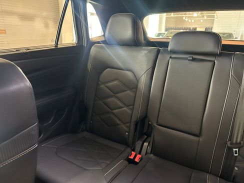 Used 2025 Volkswagen Atlas Cross Sport SE image 39