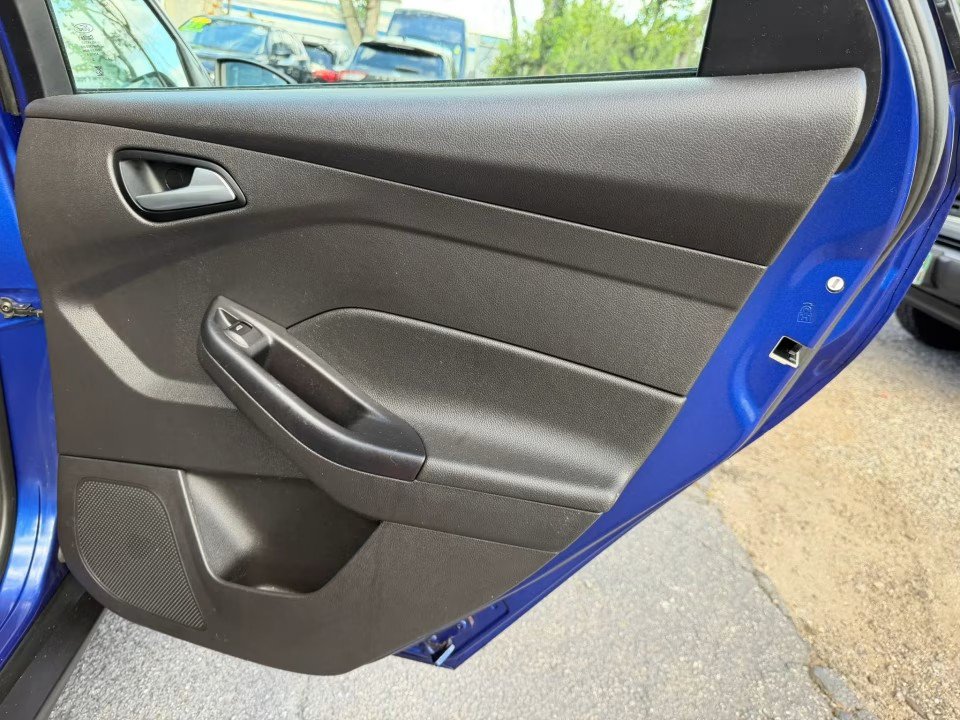 Used 2012 Ford Focus SE FWD image 14