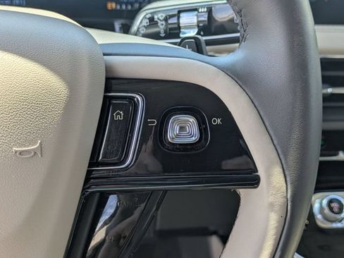 Used 2023 Lincoln Corsair Reserve AWD/4WD image 18