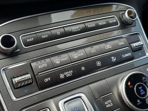 Certified 2023 Hyundai Santa Fe Limited AWD/4WD image 33
