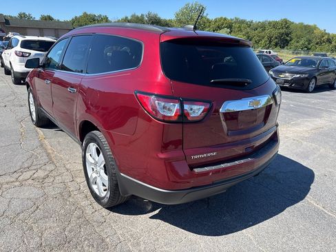Used 2017 Chevrolet Traverse LT w/ Style and Technology Package FWD image 8