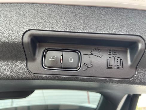 Used 2022 Ford Explorer XLT image 20