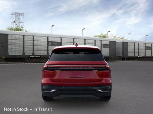 Used 2026 Lincoln Nautilus Premier image 5