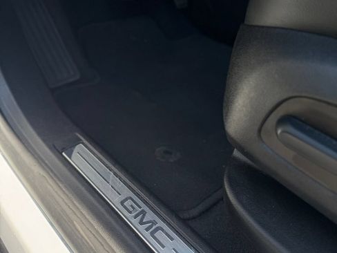 Used 2023 GMC Acadia SLT AWD/4WD image 14