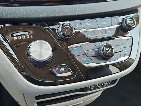 Used 2023 Chrysler Pacifica Touring-L FWD image 26