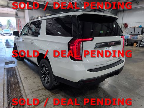 Used 2023 GMC Yukon XL AT4 w/ Technology Package image 4