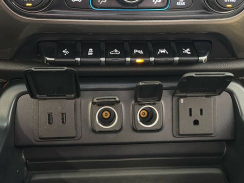 Used 2018 Chevrolet Silverado 1500 High Country AWD/4WD image 42