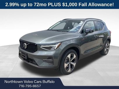New 2026 Volvo XC40 B5 Core w/ Climate Package