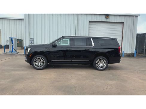 New 2026 GMC Yukon XL Denali w/ Sun & Power Step Package AWD/4WD image 5