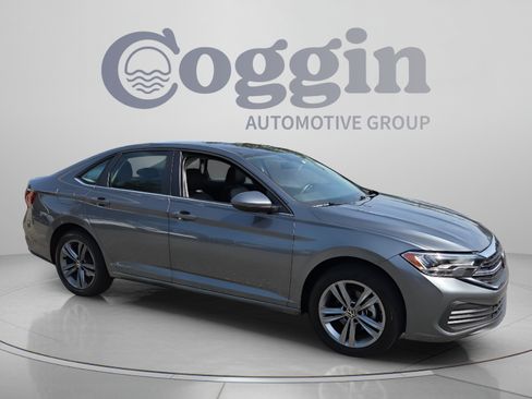 Used 2023 Volkswagen Jetta SE w/ Panoramic Sunroof Package FWD image 7