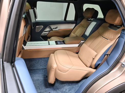 Used 2023 Land Rover Range Rover LWB SV Autobiography image 33