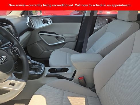 Used 2020 Kia Soul LX FWD image 11