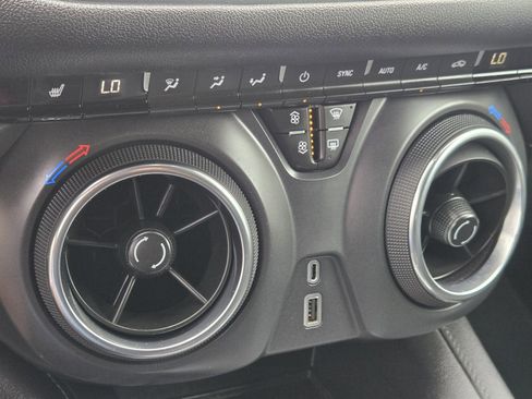 Used 2021 Chevrolet Blazer LT image 28