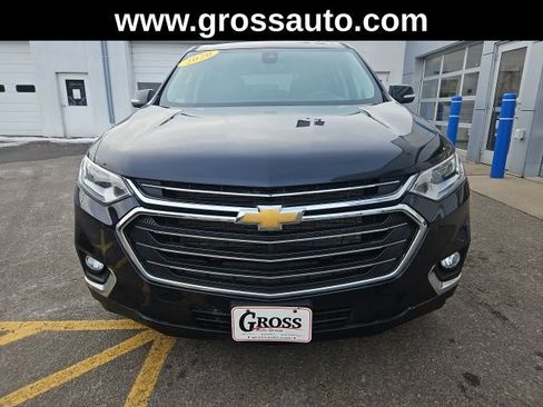 Used 2020 Chevrolet Traverse LT w/ Driver Confidence II Package AWD/4WD image 3